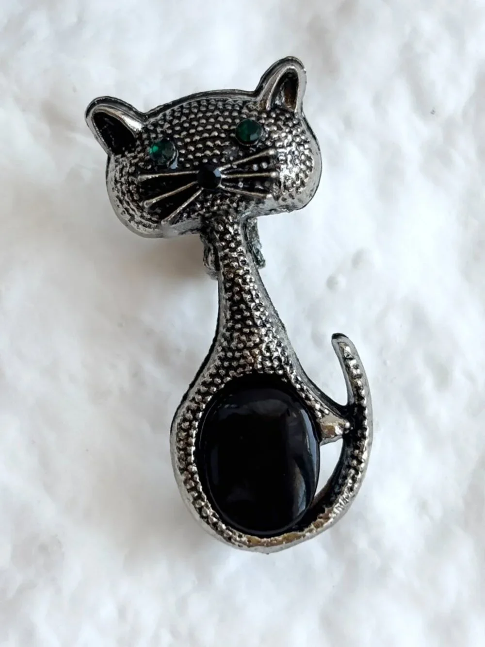 Cat | Kitty | Kitten Silver Toned Textured 3D Faux Black Onyx Brooch Pin